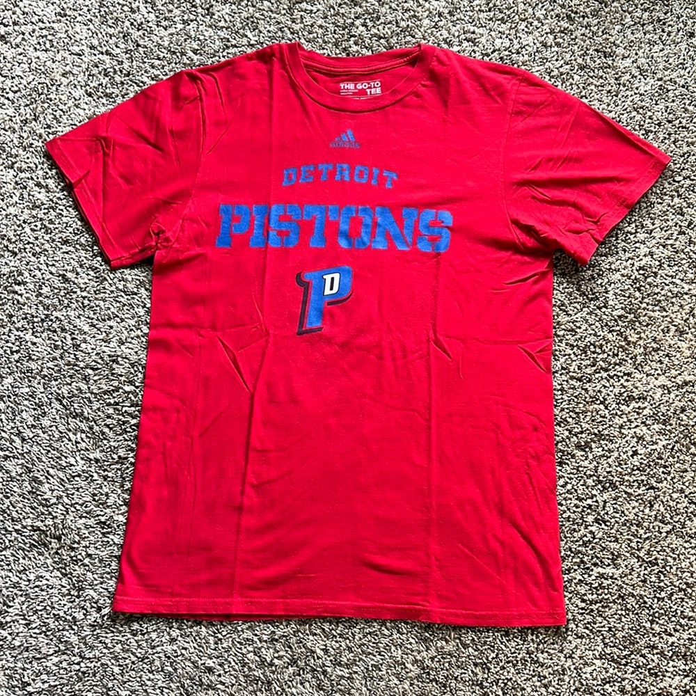 Adidas Detroit Pistons Tee Shirt, Men’s size M